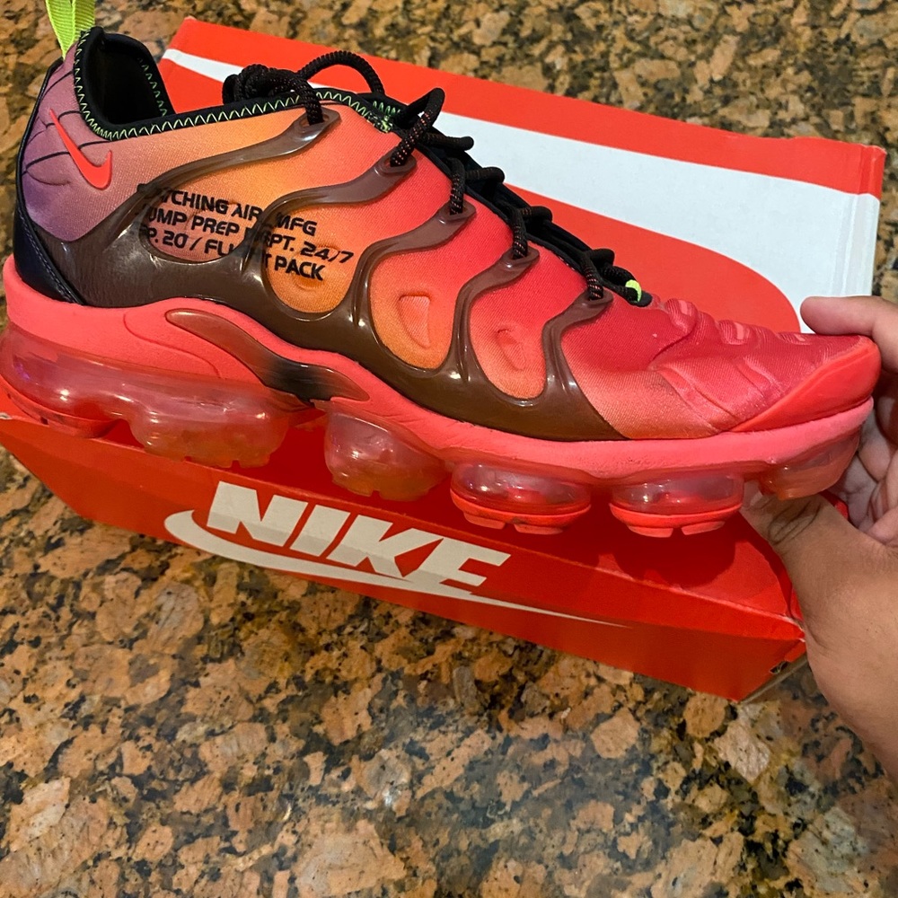 Nike air Vapormax “crimson laser” size 11.5 used